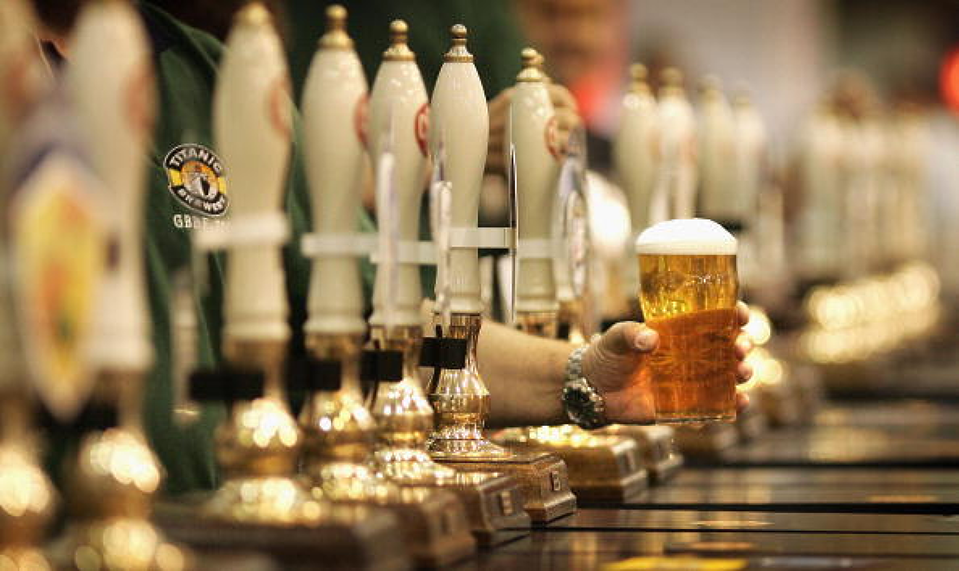 Европейците пестят от бира, пивоварите очакват нови загуби 