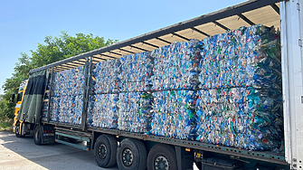 Лидл предаде за рециклиране първите 16 тона пластмасови бутилки от автоматите за разделно събиране
