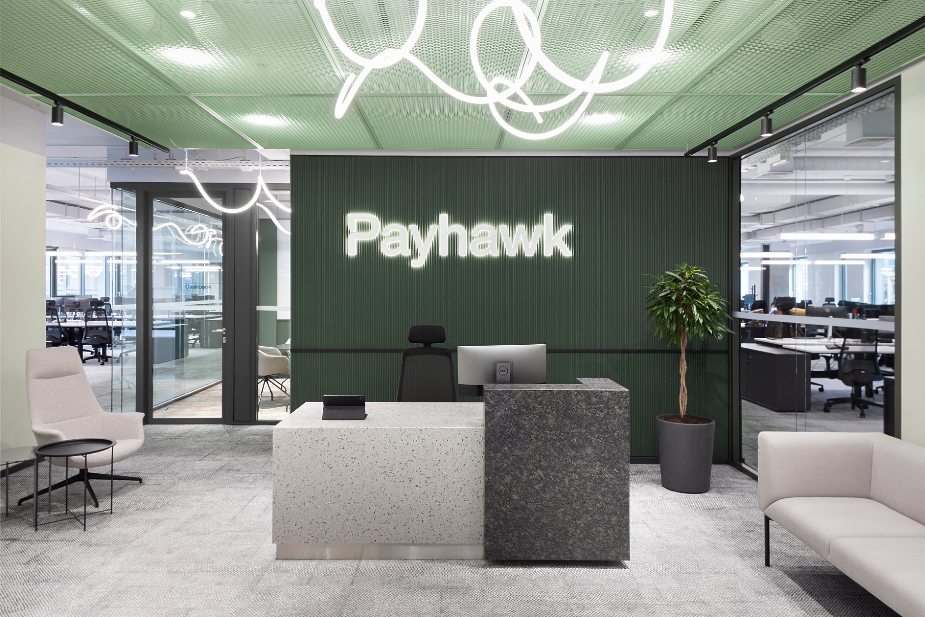 Българският еднорог Payhawk вече е лицензирана институция за електронни пари