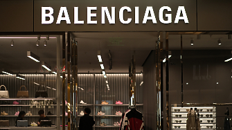 Модна къща Balenciaga се готви да представи мъжките и дамските