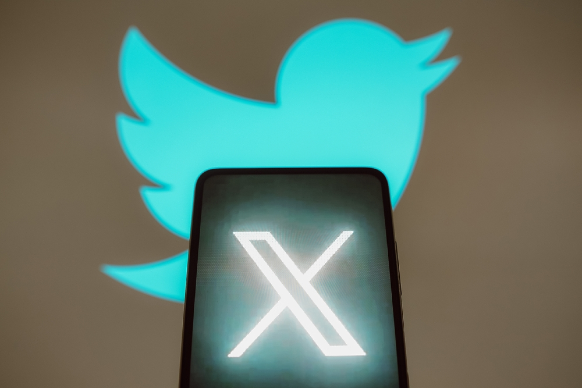 Проблемът с X? Meta, Microsoft и още стотици компании притежават търговски марки за новото име на Twitter