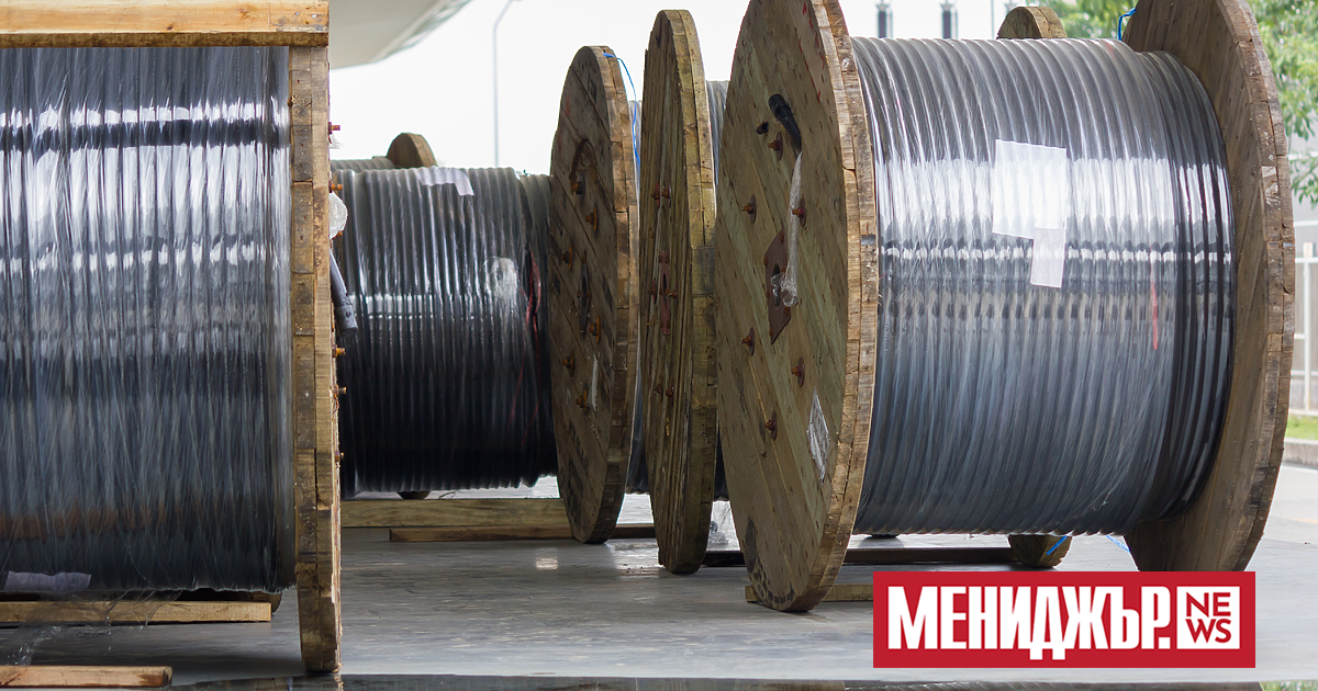 След години планиране започна изграждането на подводен кабел за пренос