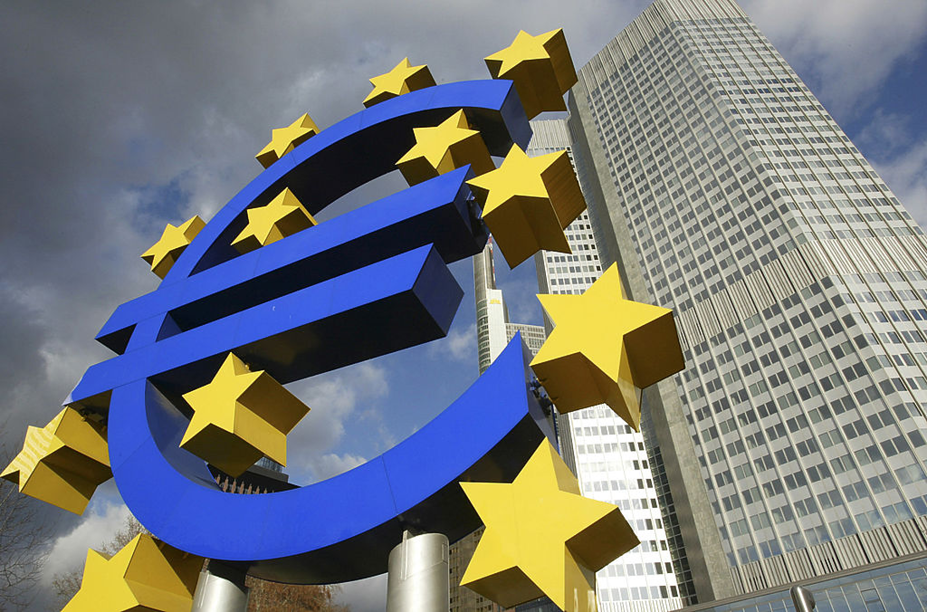 Икономисти прогнозират още едно увеличение на лихвите на ЕЦБ през септември