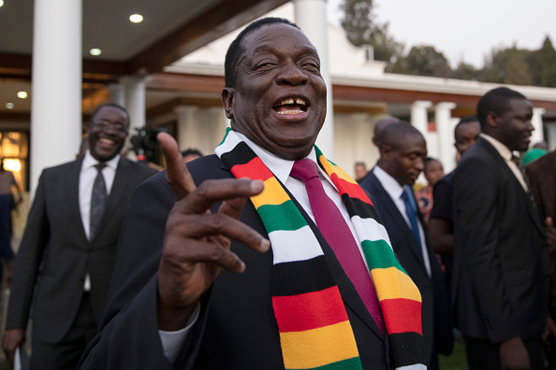 Президентът на Зимбабве обеща място в рая на всички, които гласуват за него