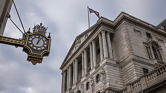 Финансовите власти във Великобритания искат данни от банките за закрити сметки по политически причини