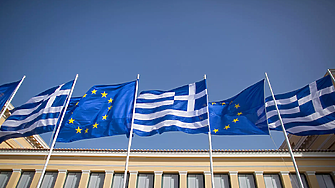 Гърция обмисля да поиска допълнителни 5 8 милиарда евро от Европейския