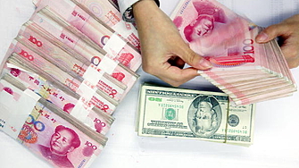 Китайските власти предприемат мерки за ограничаване на отслабването на юана