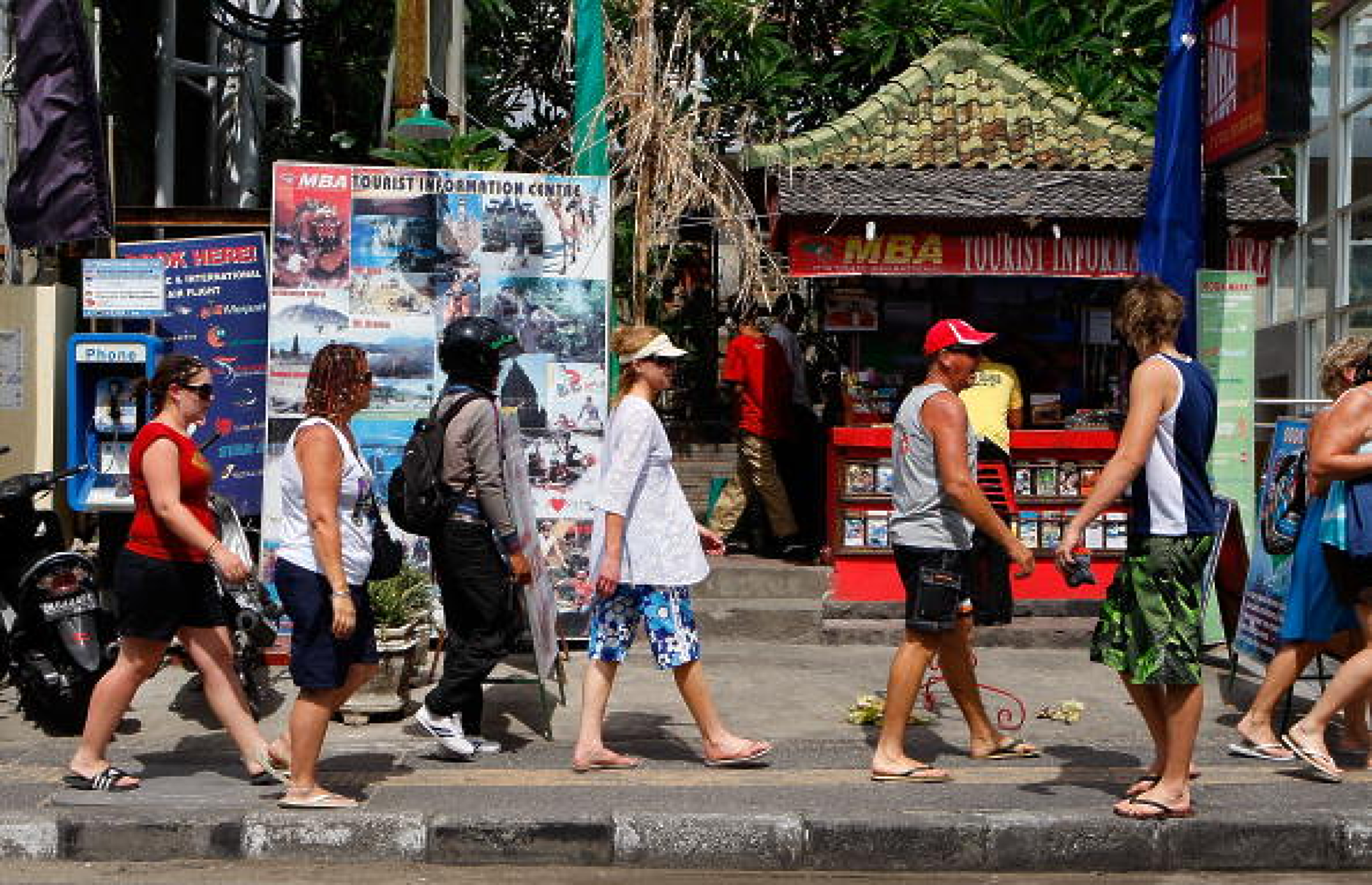Индонезийският остров Бали изнемогва от свърх изобилие на туристи
