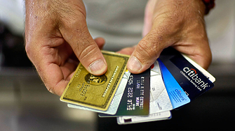 Американците все по често се обръщат към своите кредитни карти за