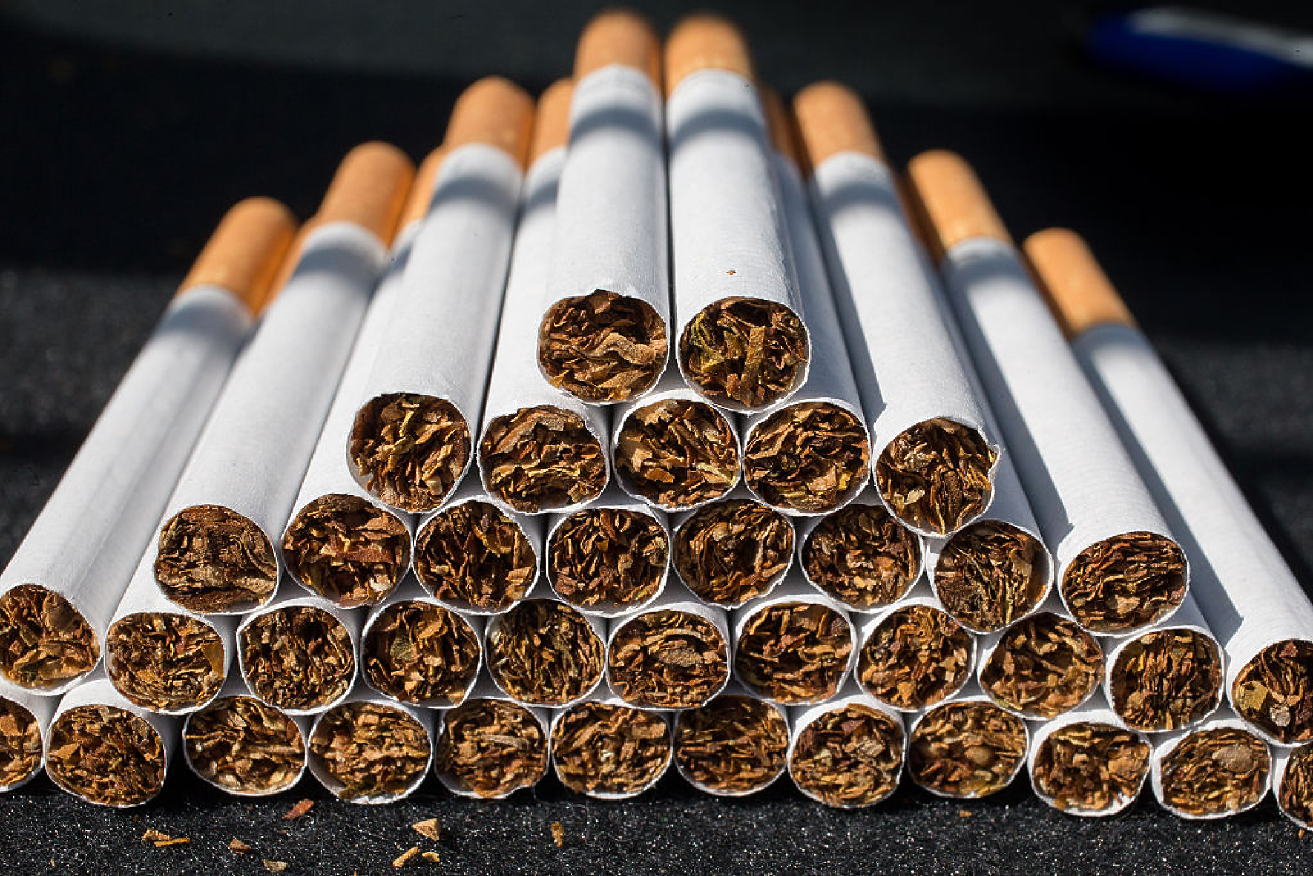 Канада ще поставя надписи срещу тютюнопушенето върху всяка цигара