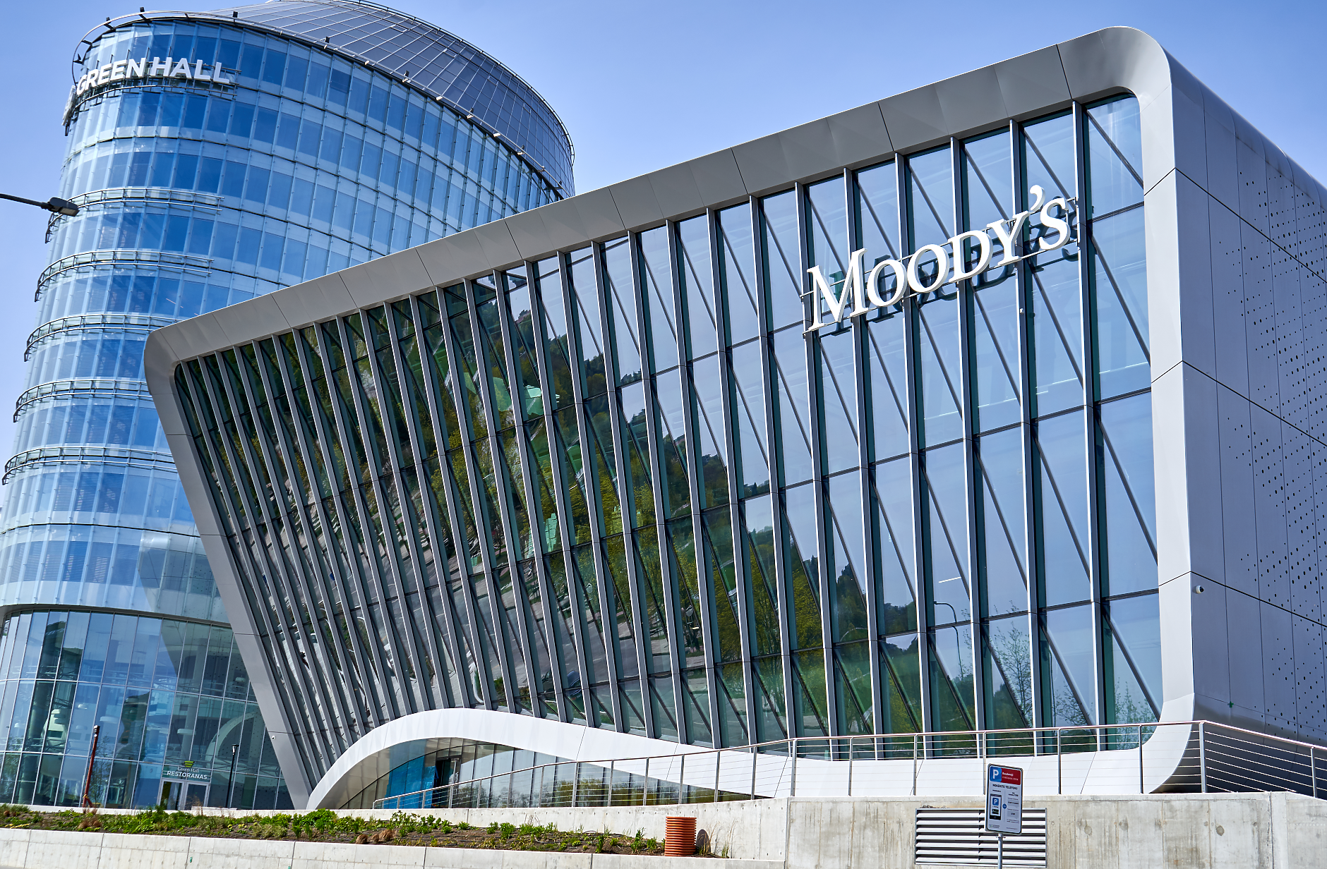 Moody's понижи рейтинга на 10 банки в САЩ
