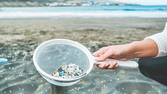 Брюксел подготвя регламент за борба с неволното изпускане на микропластмаса в морето