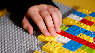 Lego леко дърпа с ръст напред, при спад на другите производители на играчки