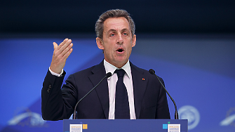 Бившият президент Никола Саркози се изправя пред съда по обвинения, че е взел пари от Кадафи