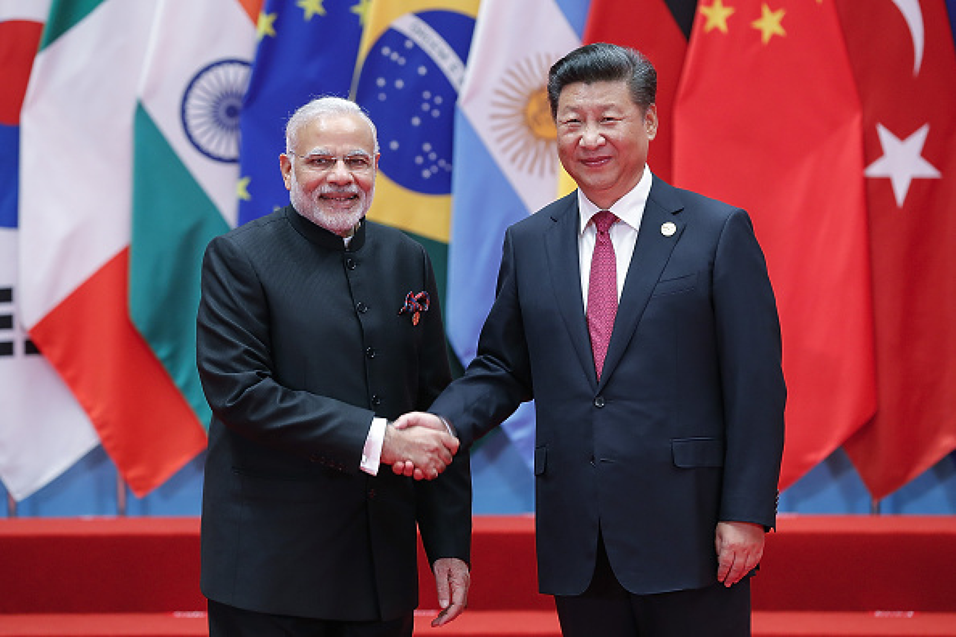 Си Дзинпин  и индийския президент Моди се опитват да уредят конфликтите си по границата в Хималаите