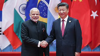 Си Дзинпин  и индийския президент Моди се опитват да уредят конфликтите си по границата в Хималаите