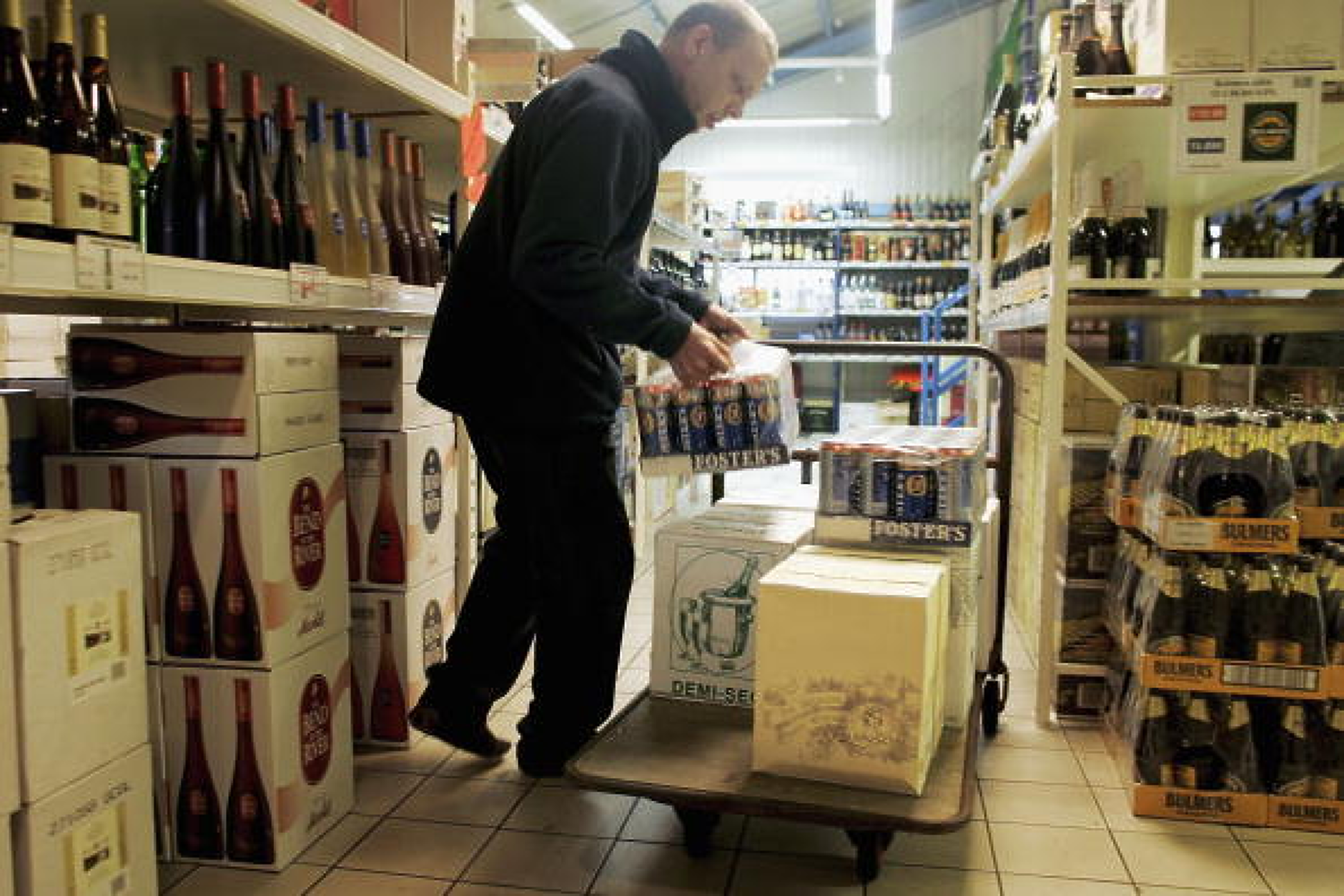 Франция се задъхва от залежало вино, дават 200 млн. евро за унищожаване му
