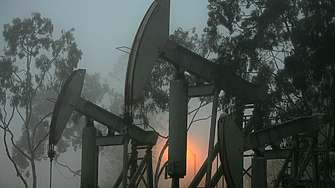 Петролът поскъпна на фона на големия спад на запасите в САЩ