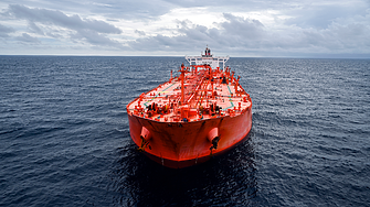 Полска рафинерия наема танкери, превозващи руските нефт, за доставки на арабски петрол