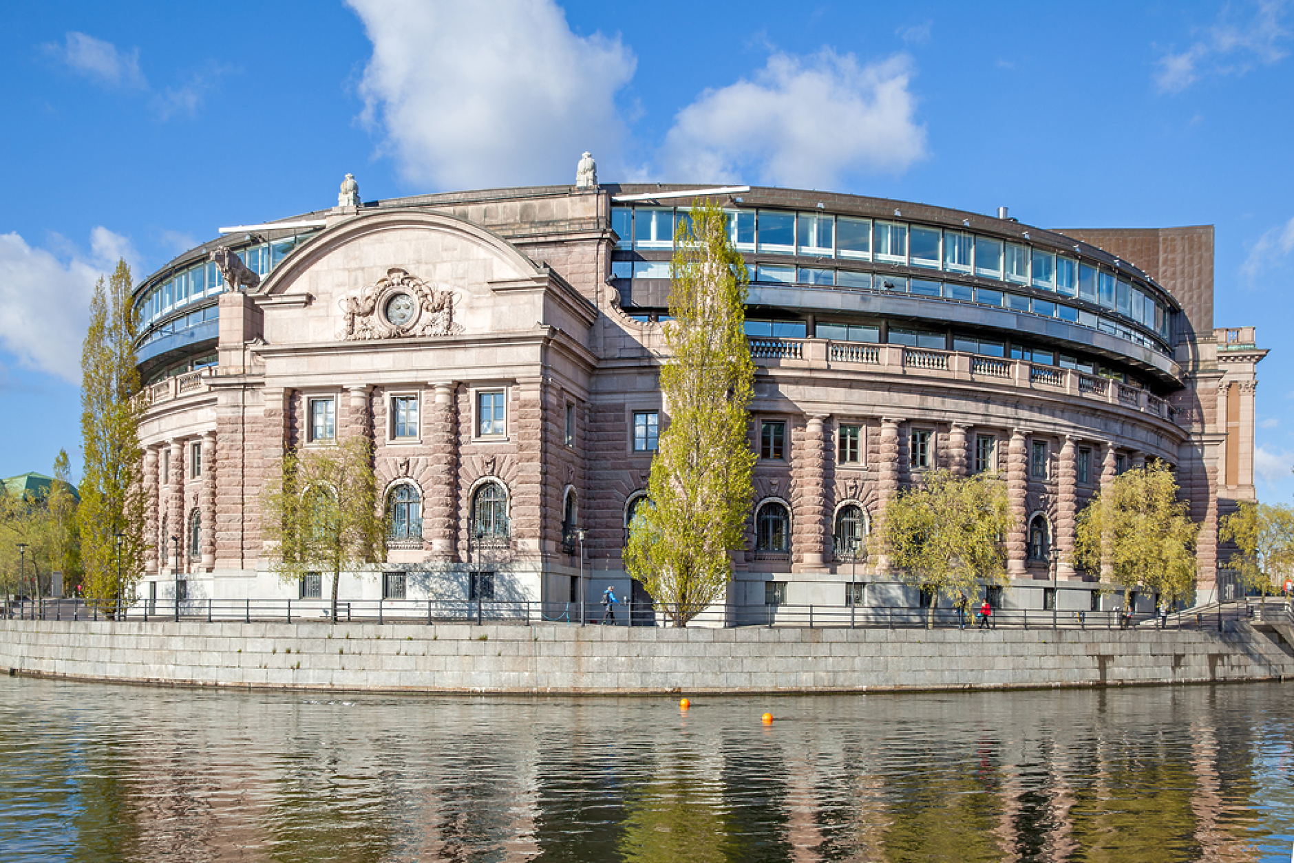 Швеция спира обвързаното с инфлацията увеличение на държавните данъци в бюджета