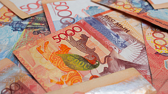 Сривът на рублата доведе до девалвация на националната валута на Казахстан