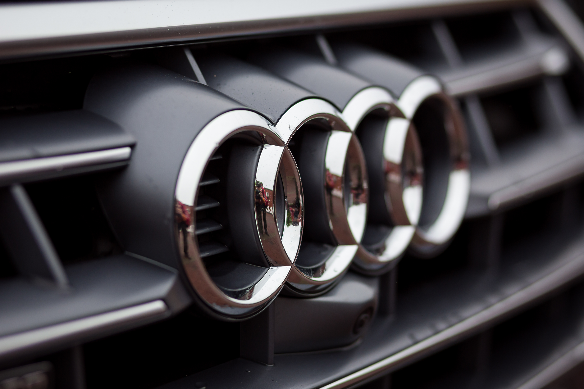 Audi и BMW спряха софтуера за колите си в Русия 