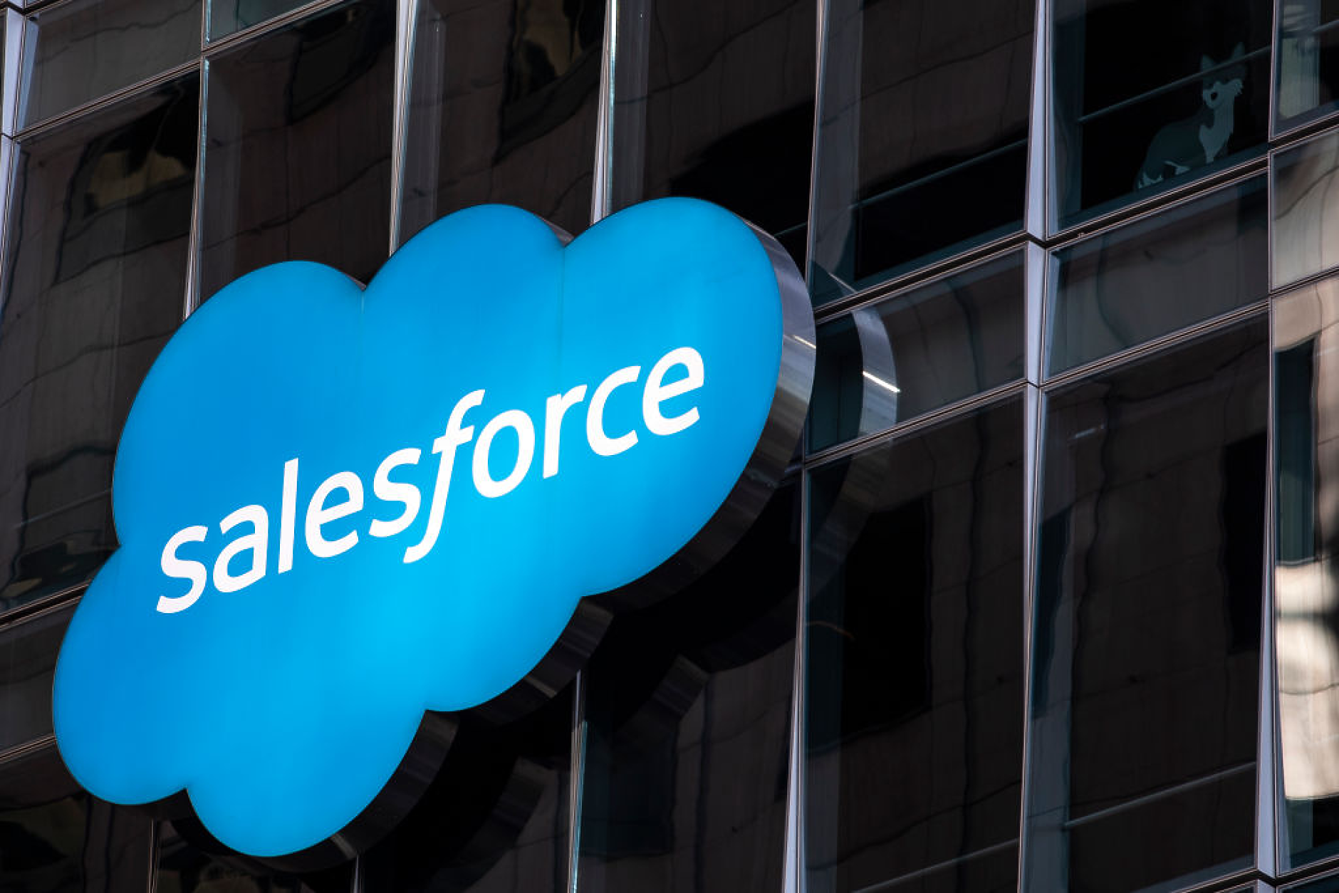 Обратно в играта: Salesforce ще наеме 3300 души след съкращения и затваряне на офиси по-рано тази година