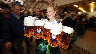 Литър бира на „Октоберфест“ поскъпна с над 4%, стигна 13,75 евро