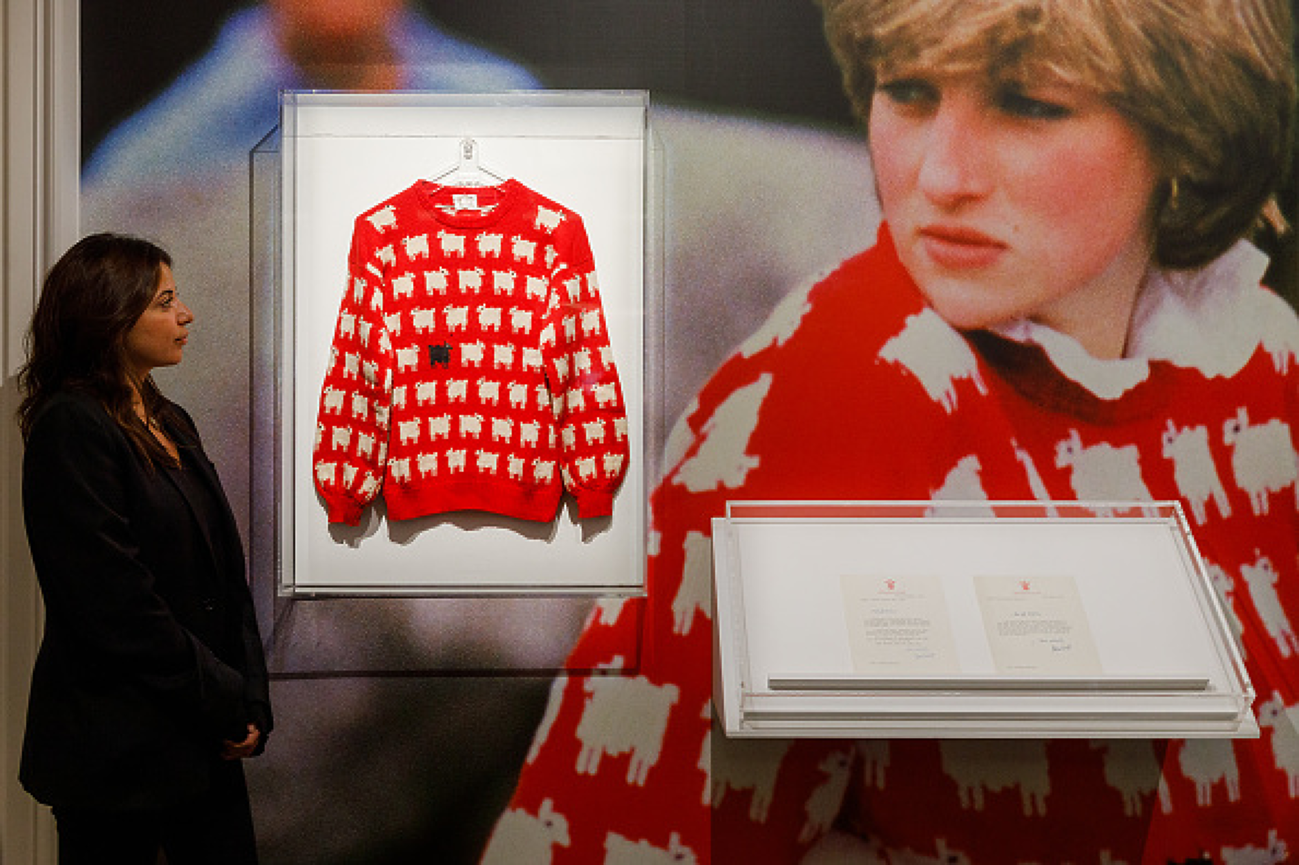 Прочут пуловер на принцеса Даяна продаден на търг за над 1,1 млн. долара