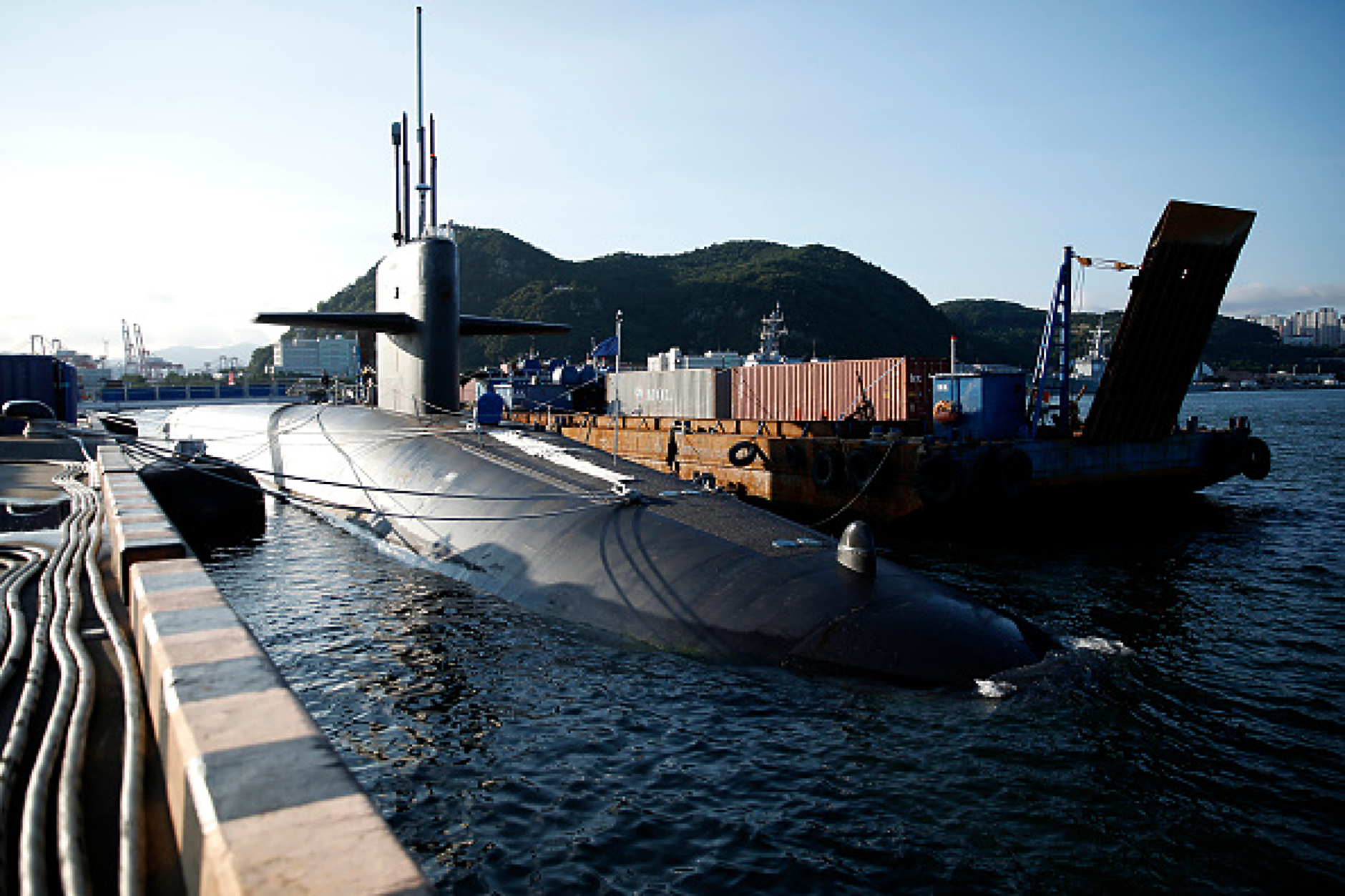 Северна Корея пусна нова атомна подводница