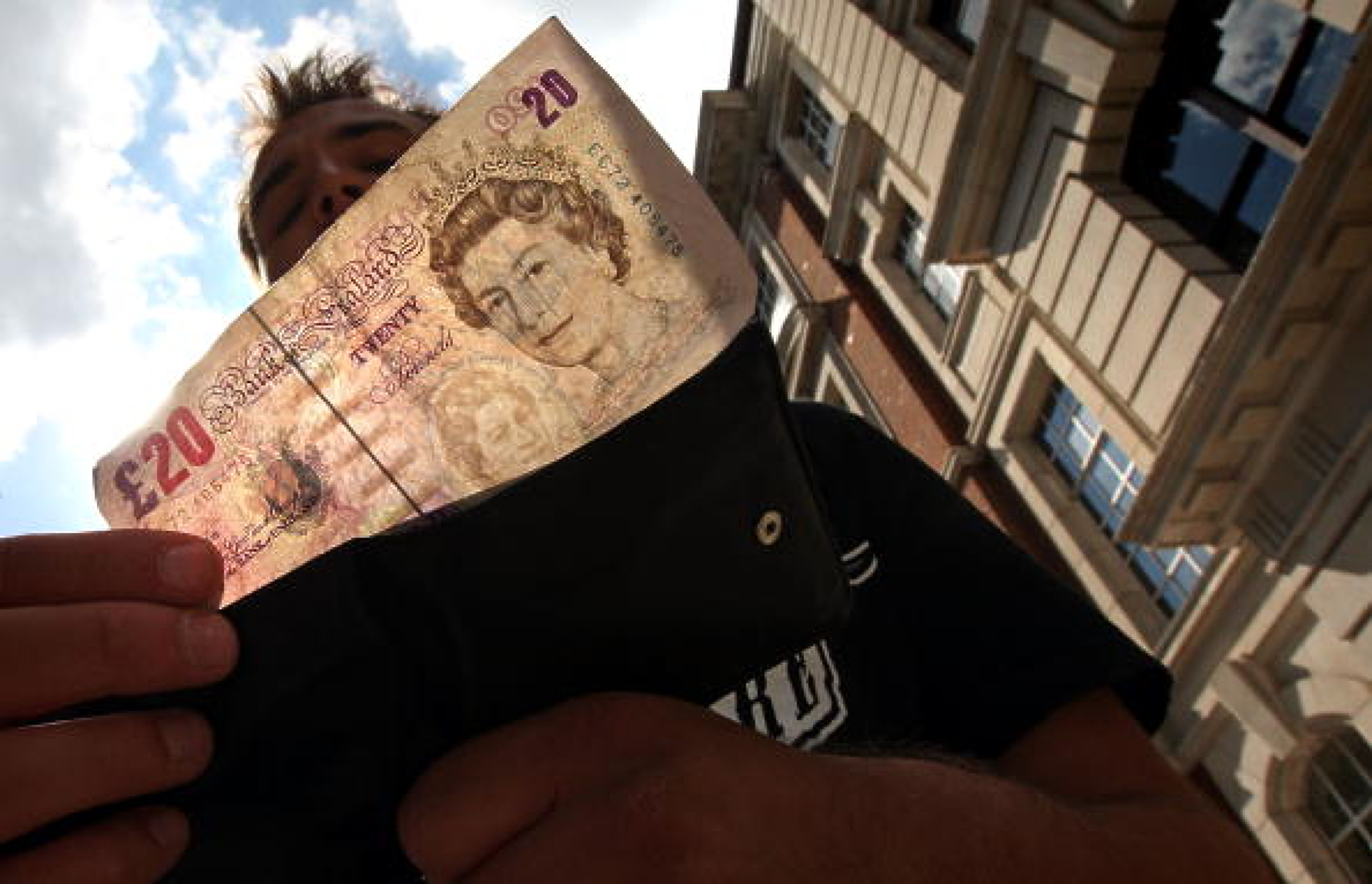Заплатите във Великобритания вече настигат инфлацията