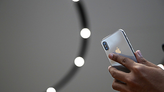 Продажбите на iPhone 12 може скоро да бъдат забранени във