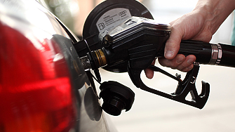 Франция премахва законова забрана частните бензиностанции да търгуват на загуба 