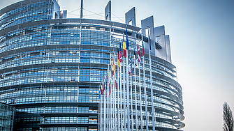 Европейската комисия ЕК  понижи очакванията си за растежа на брутния вътрешен