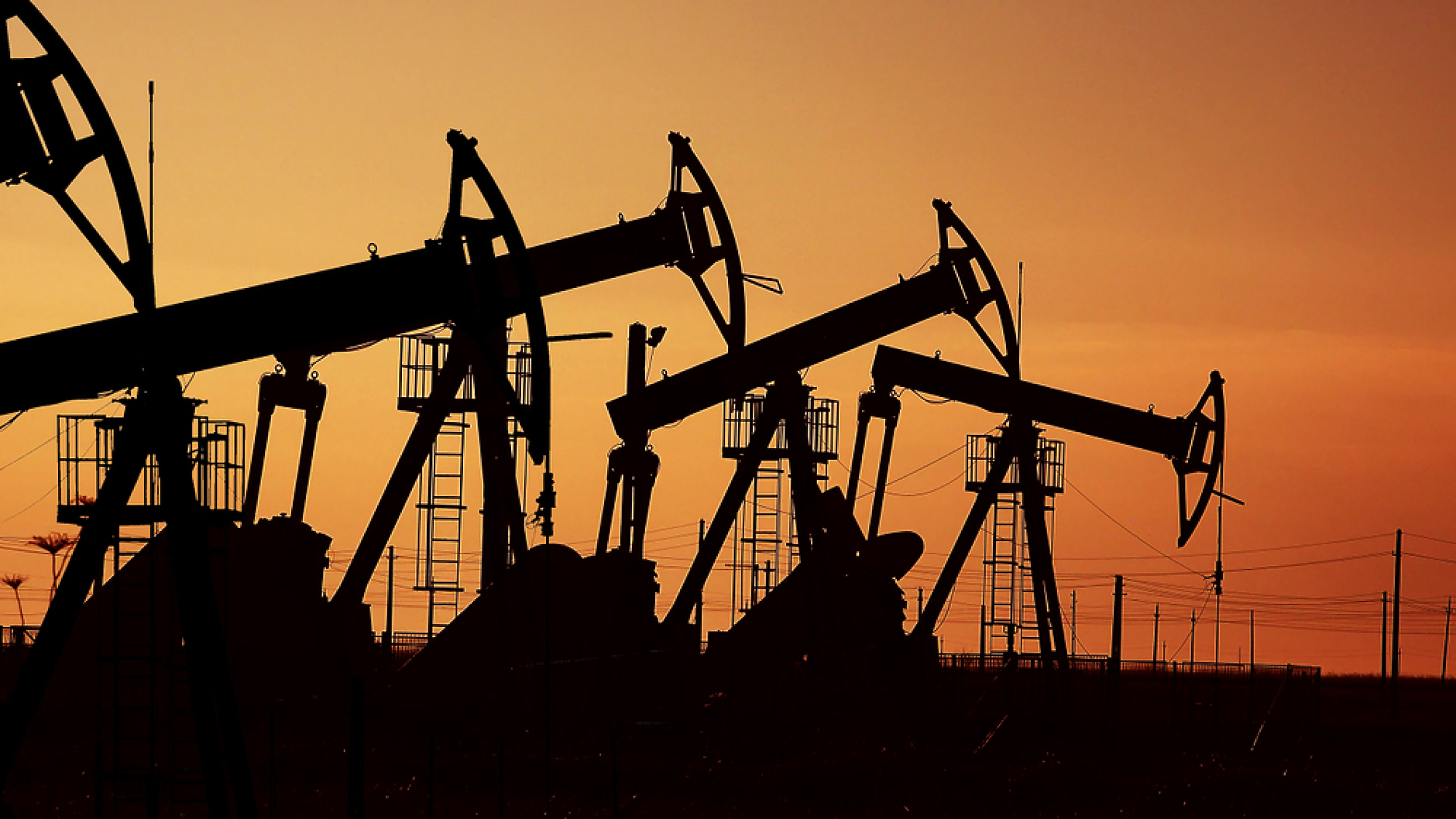 Калифорния съди петролните гиганти за омаловажаване на рисковете, свързани с изкопаемите горива