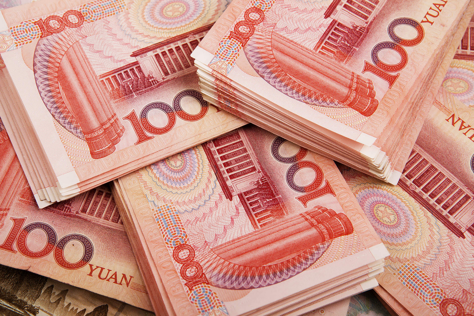 Обменният курс на юана се срина до 16-годишно дъно спрямо щатския долар