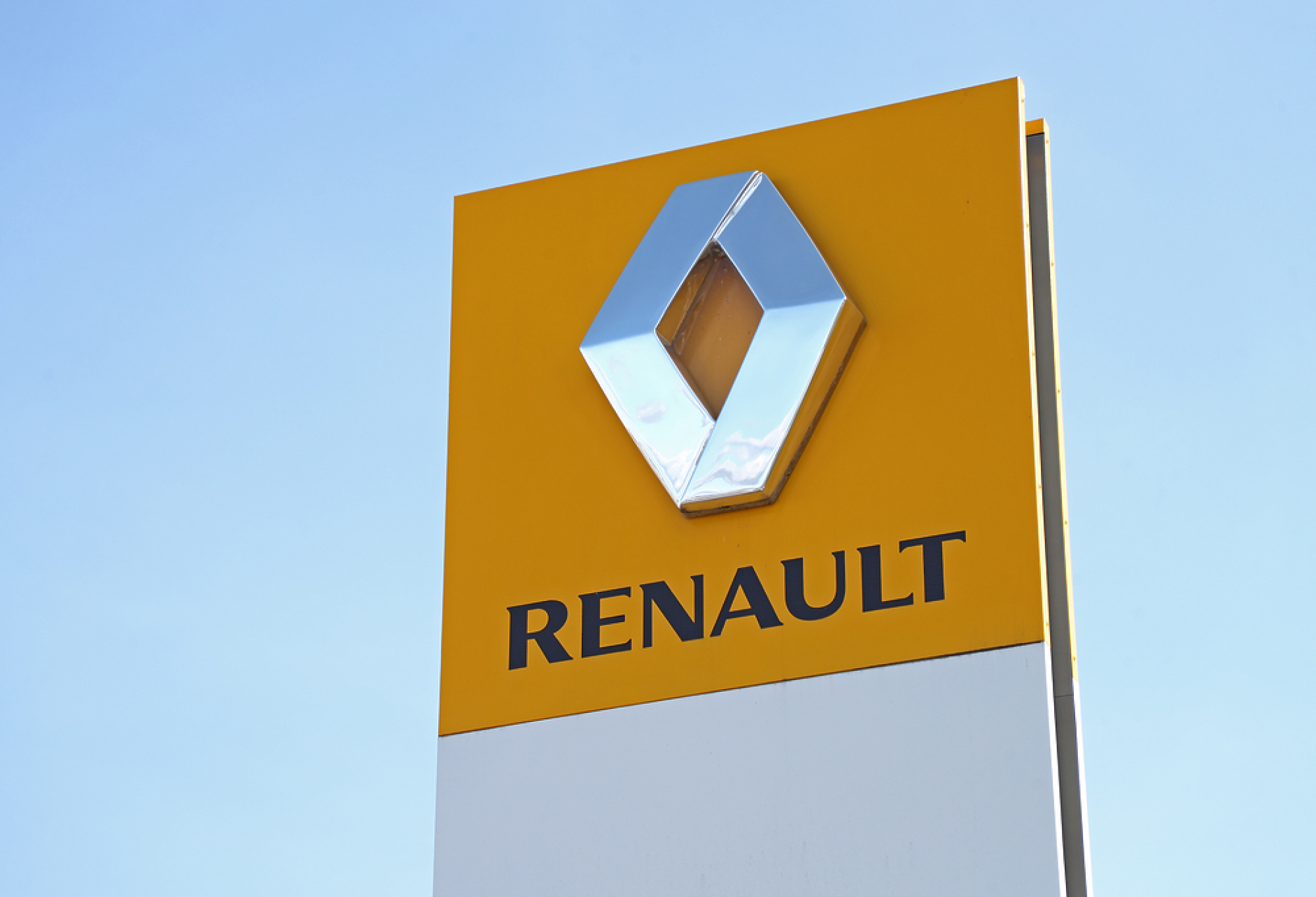 Renault очаква цена от 10 млрд. евро за новия си клон за електромобили  