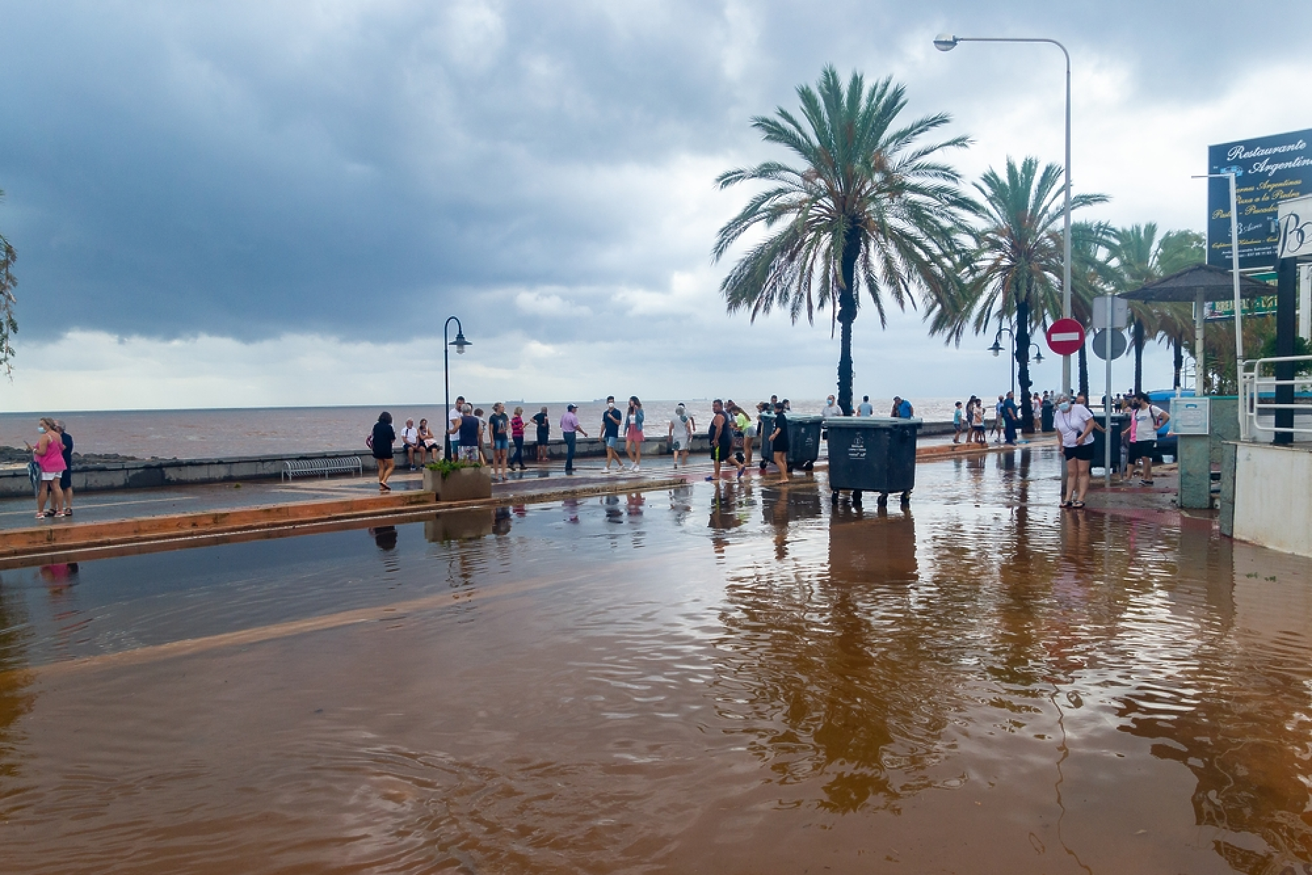 Броят на жертвите на наводненията в крайбрежния град Дерна в Либия достигна 11 300 души