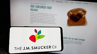 Американският производител на храни J M Smucker Co обяви че ще
