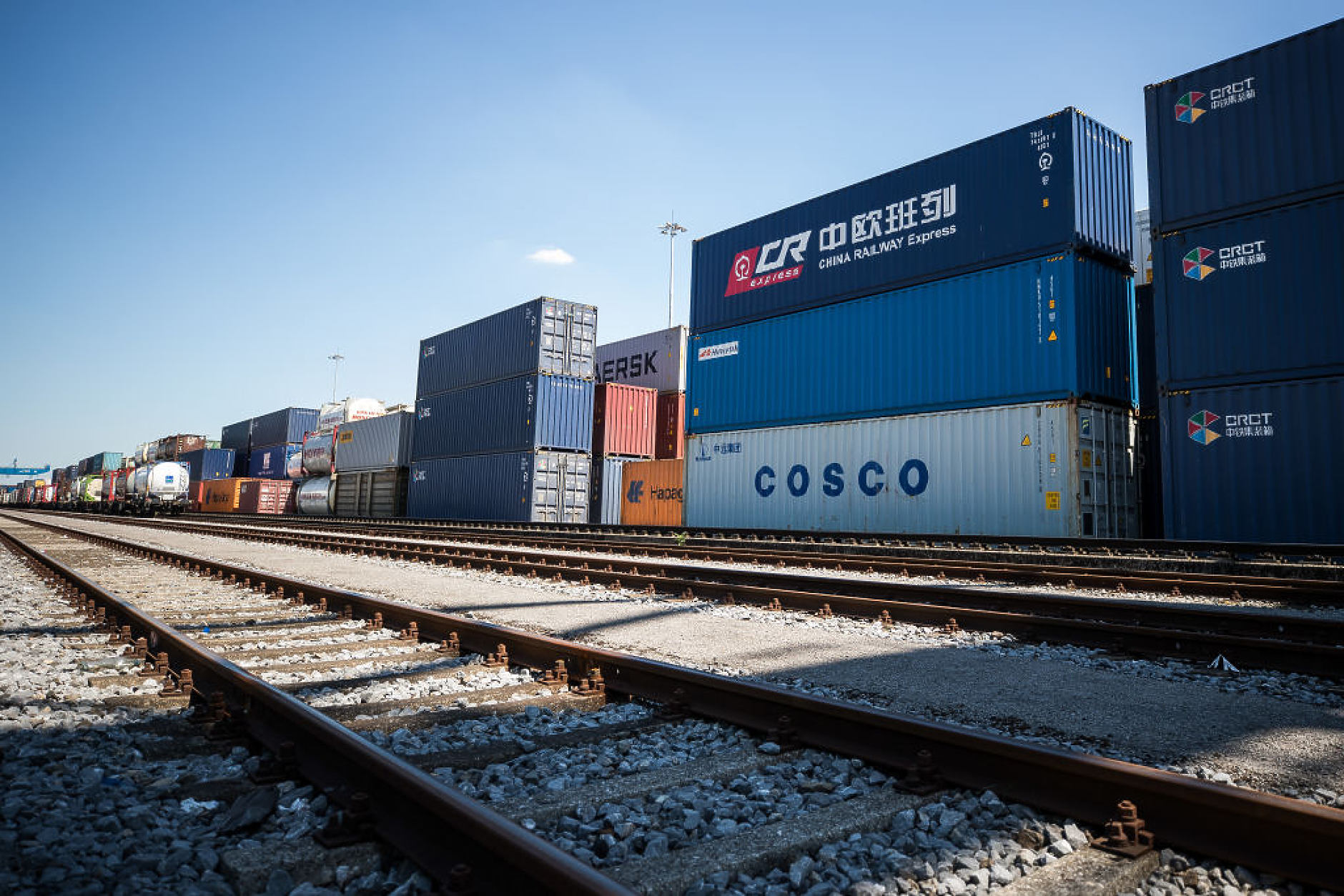 Китай продава толкова много на Русия, че контейнерите вече се трупат