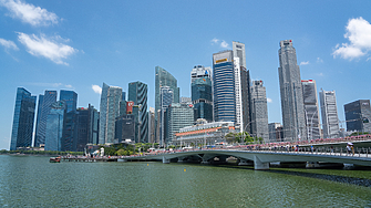 Сингапурската централна банка заяви днес че проверява дали банките замесени