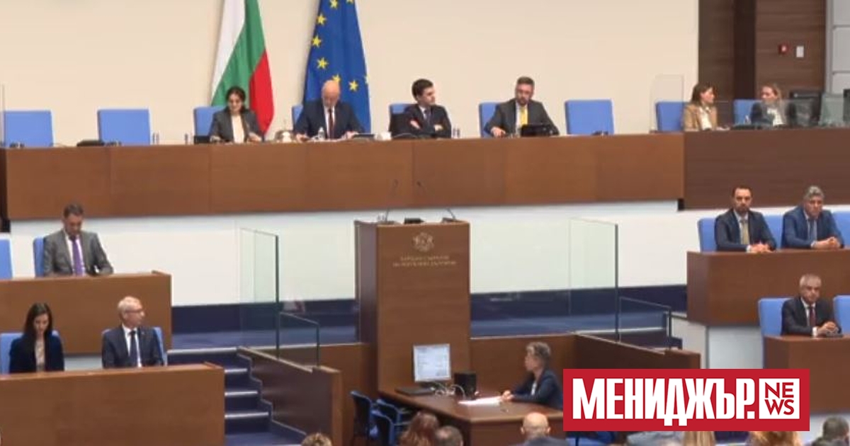 Кабинетът Денков-Габриел оцеля при първия вот на недоверие към правителството