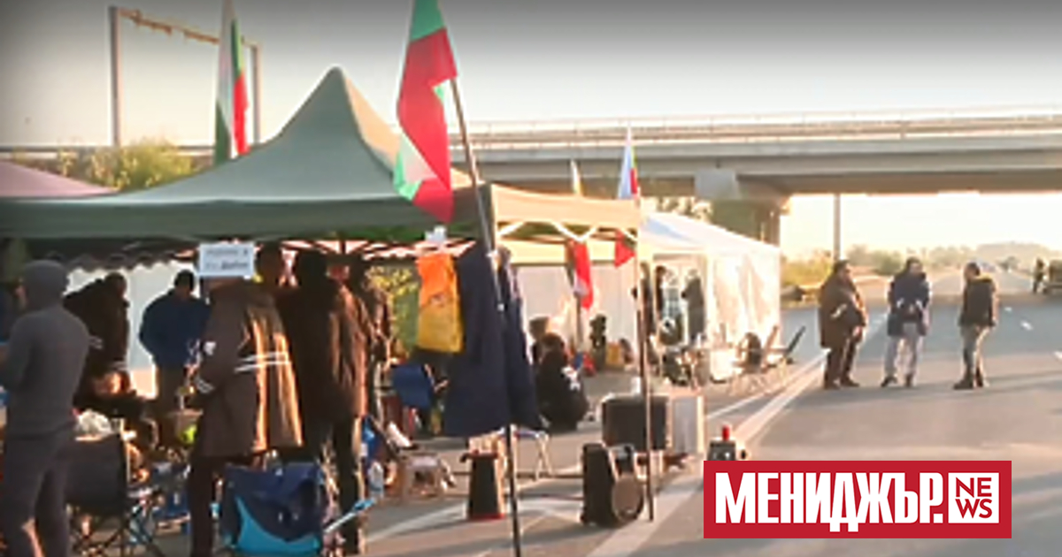 Протестиращите вече 13 дни миньори и енергетици в Старозагорско ще