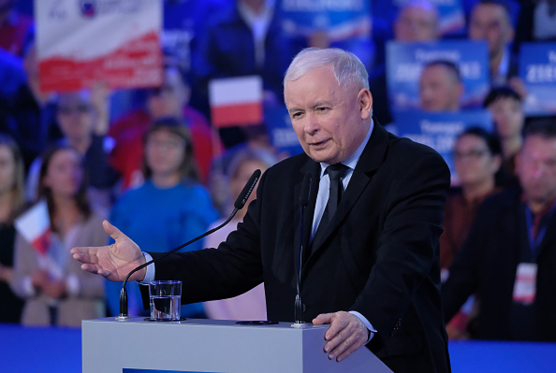 Партията на Качински печели изборите, но остана без мнозинство в парламента