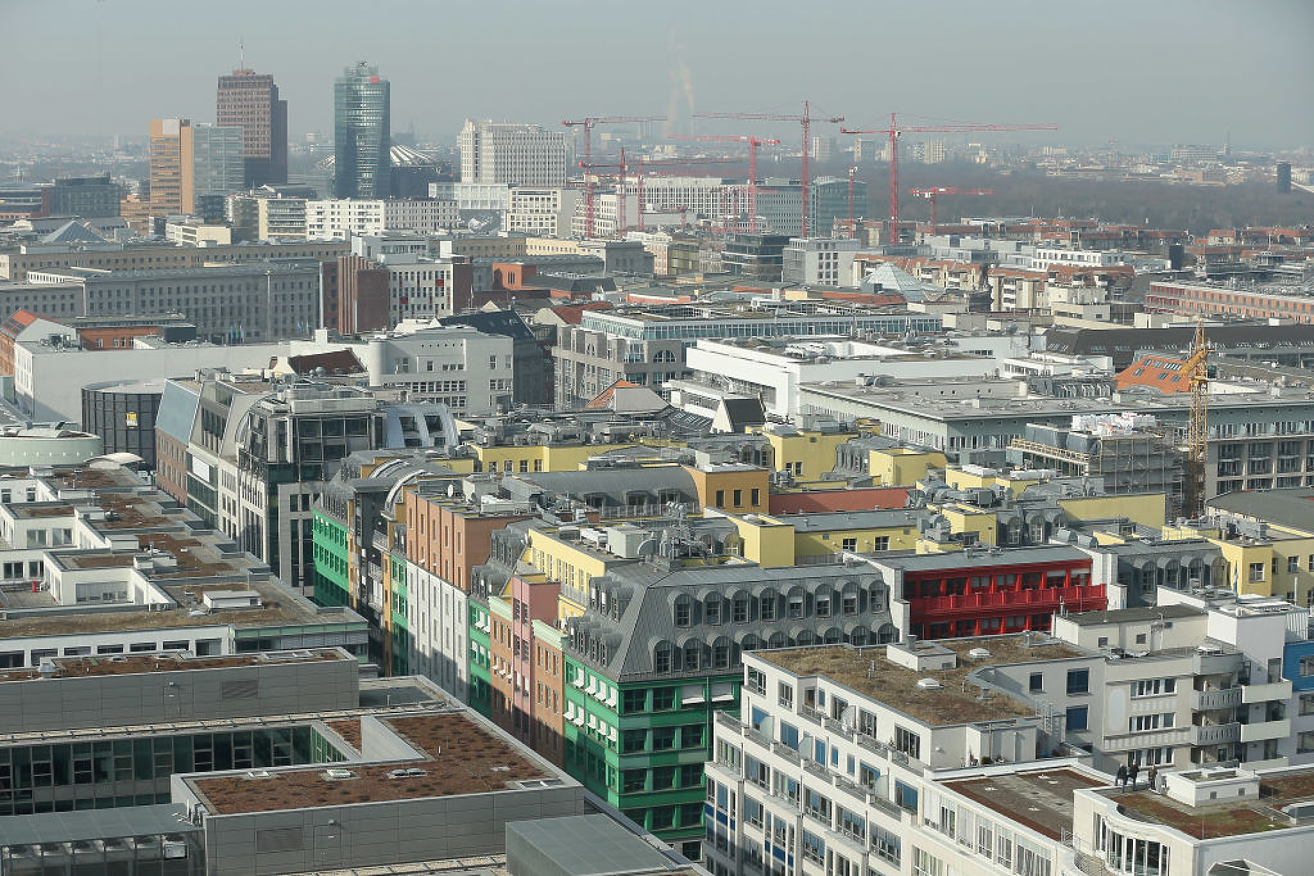 Всяка десета германска компания обмисля намаляване на офис пространствата