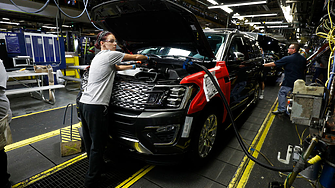 Стачка затвори най-големия завод на Ford