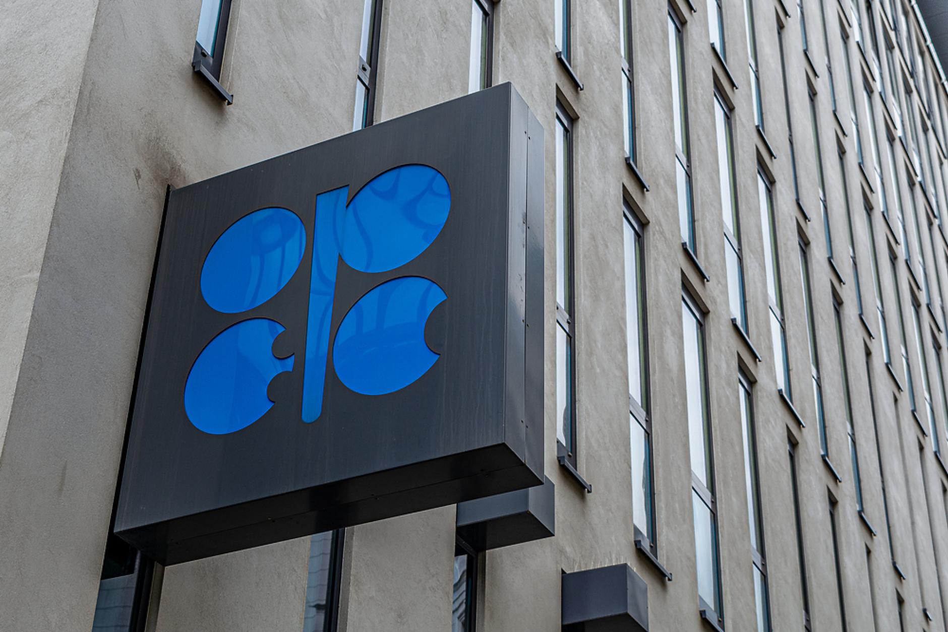 Цената на петрола на ОПЕК се повиши с близо два долара