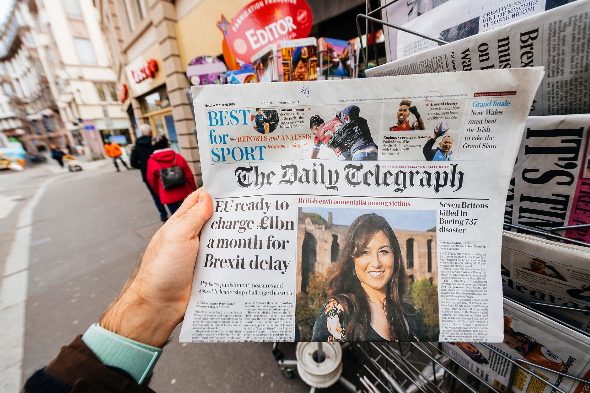 Обявиха за продажба Daily Telegraph и най-старото списание в света - Spectator