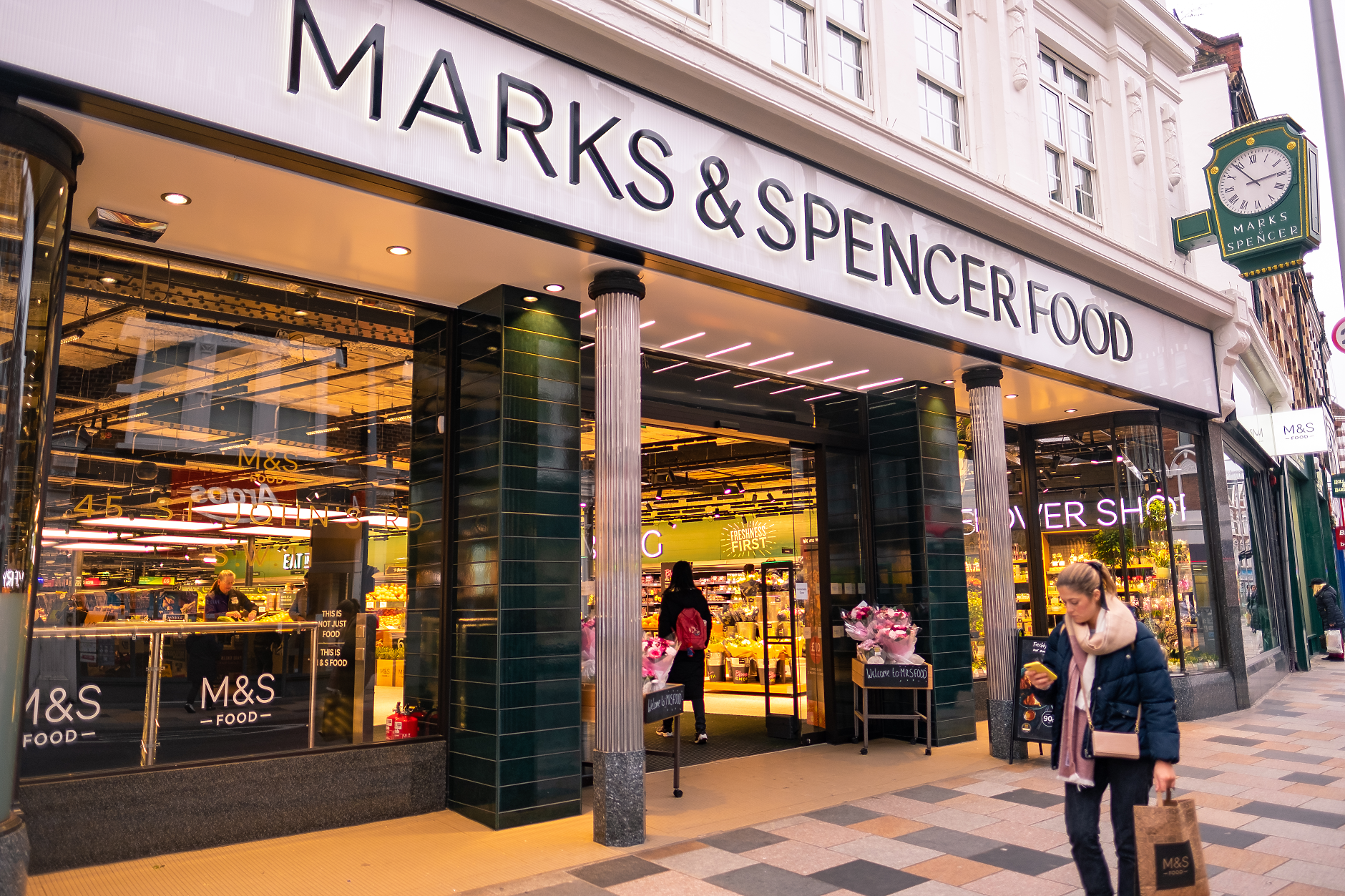 Marks & Spencer ще наеме 10 000 служители допълнително за Коледа