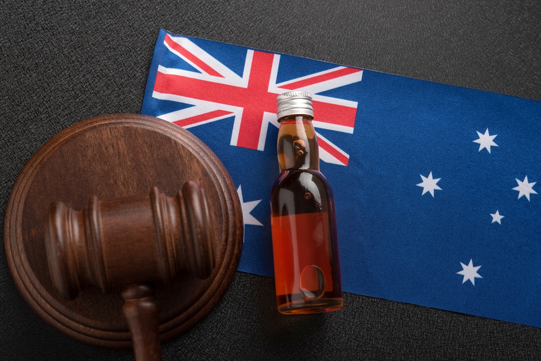 Австралия повежда битка със злоупотребата с алкохол , лепи страшни етикети на бутилките